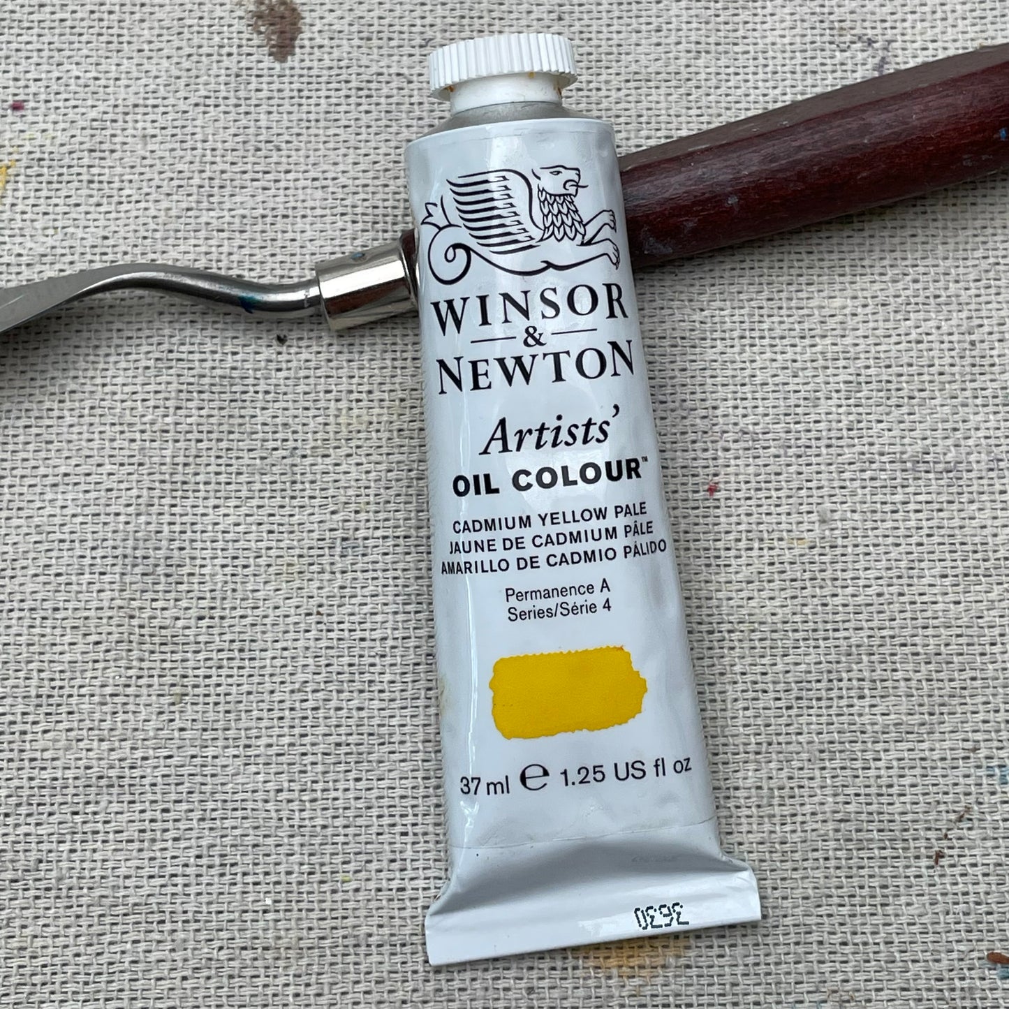 Winsor & Newton Oil Paints CADMIUM YELLOW PALE | Series 4
